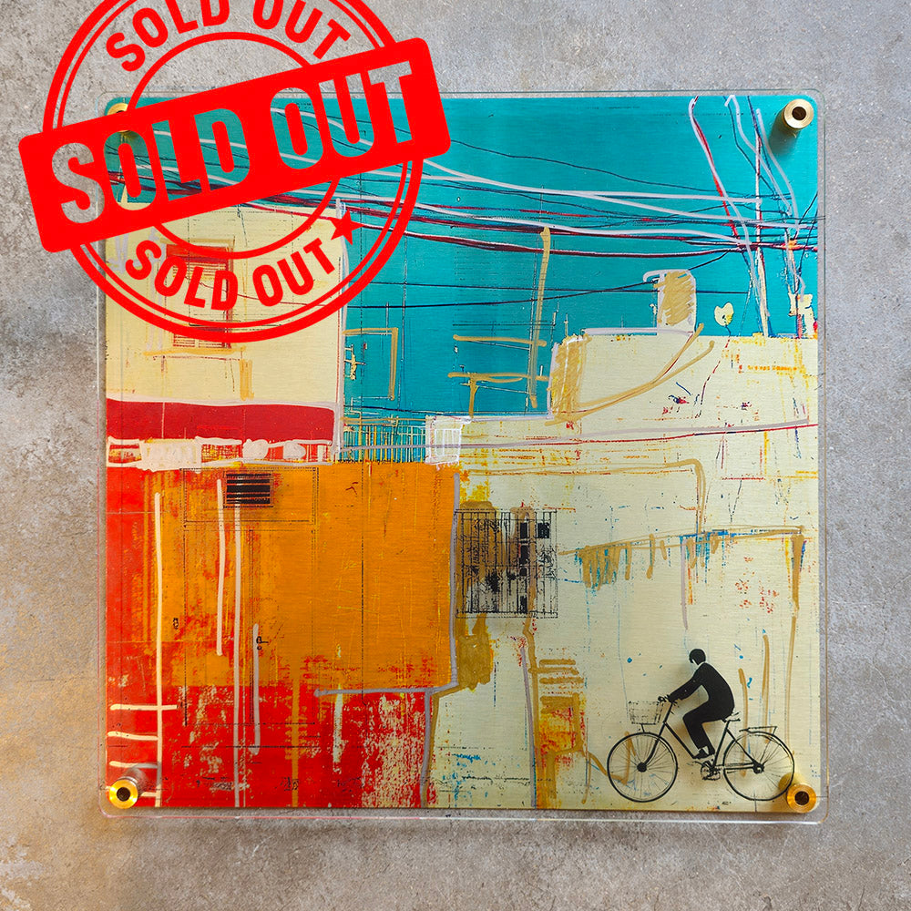 איש על אופניים ברחוב תל אביבי